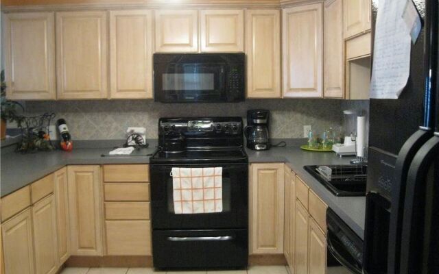 Drayton 402 - 3 Br Condo