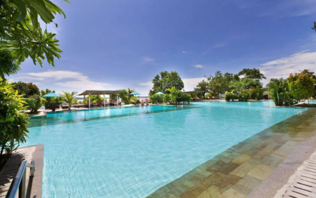 Peninsula Bay Resort