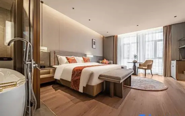 Longhai Silk Road Holiday Hotel