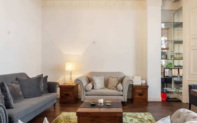 Stunning 2 Bed Apt, Sleeps 3 in Kensington