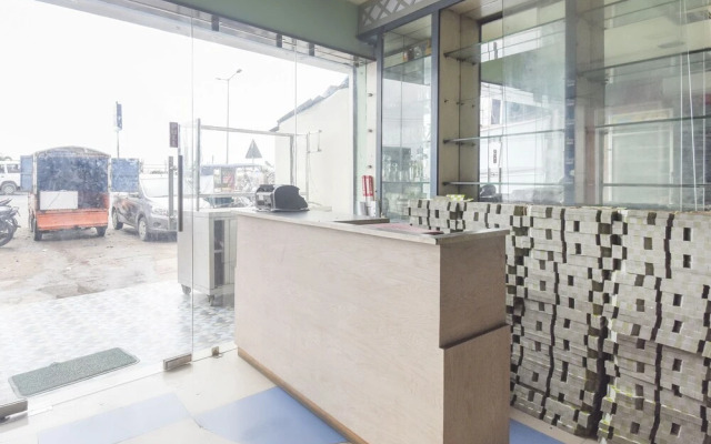 Oyo 60767 Dolphin Hotel