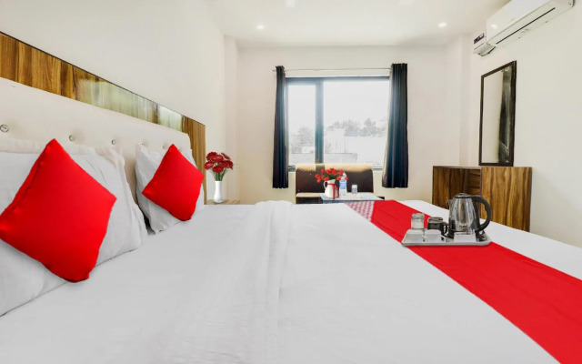 Super OYO 92578 HOTEL LA PLAZO