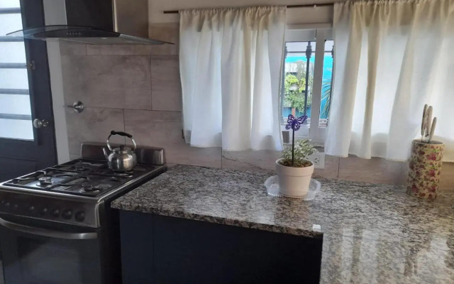 Hermosa casa con patio, parrilla y garage cerrado