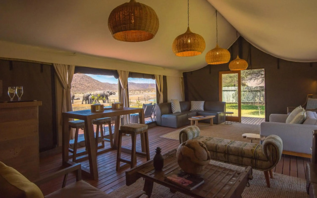 Tau Game Lodge