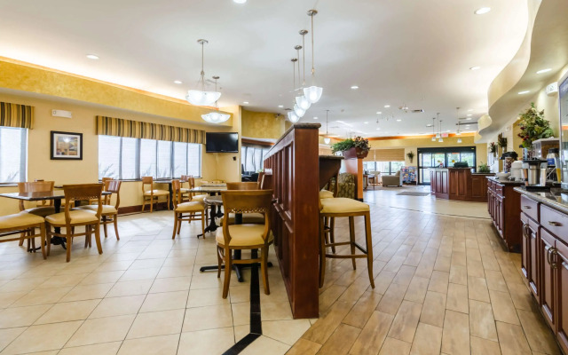 Comfort Suites Salina South