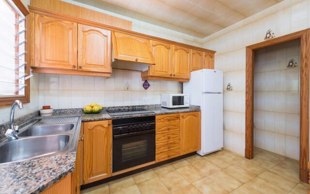 BARCELO-DANUS - Chalet with terrace in Porto Colom. Free WiFi