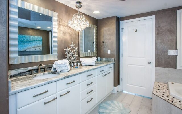 Crb1116 2 Bedroom Condo