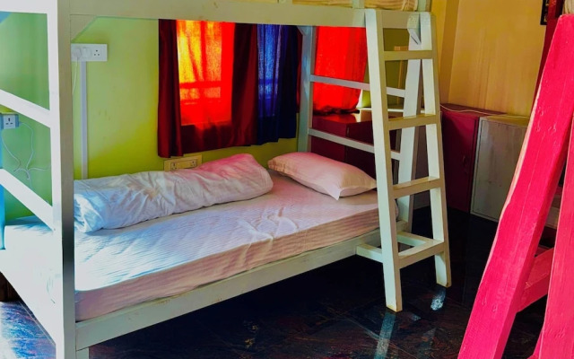 XTSY Travellers Hostel