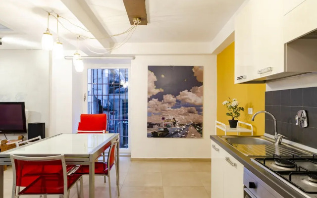 JOIVY Stylish Open-Plan Flat In Historic Centre