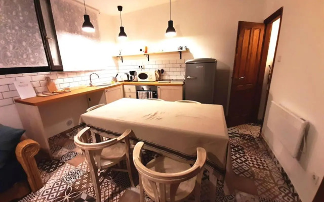 2 Bedroom Apartment near Heroes Square
