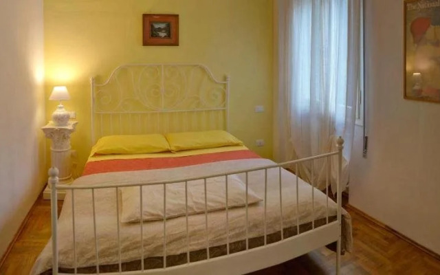 B&B Madam Upstairs