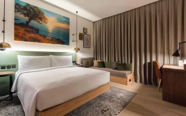 West Walk Retaj Hotel