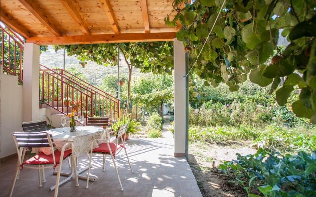 House With Large Garden, Right Next to the River