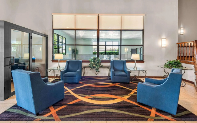Clarion Inn & Suites Northwest