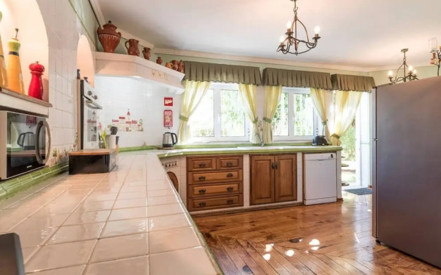 Immaculate 3-bed Villa in Guia Private Pool