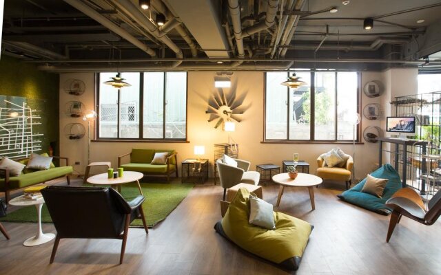 Light Hostel