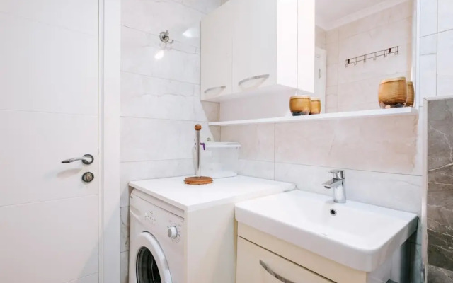 Lovely Flat w Balcony 10 min to Moda Coast