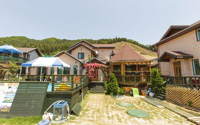 Cheongpyeongmontmartre Pension
