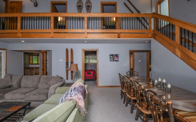 Lazy Bass Lodge 5 Bedroom House