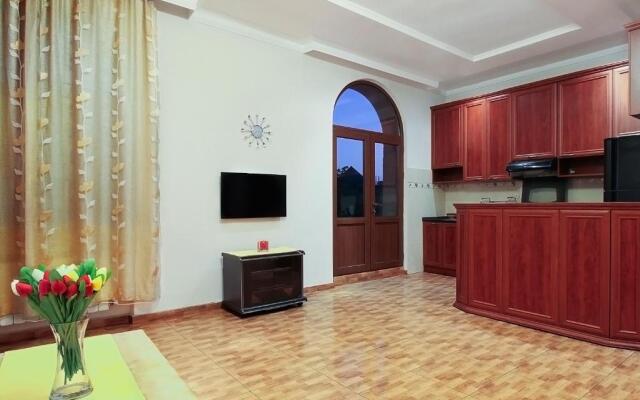 1 Bedroom Apartment near Vernissage