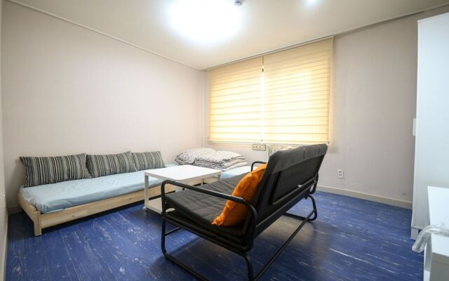 BLUEHUM Guesthouse - Hostel