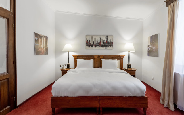 Arc de Triomphe by CityBookings