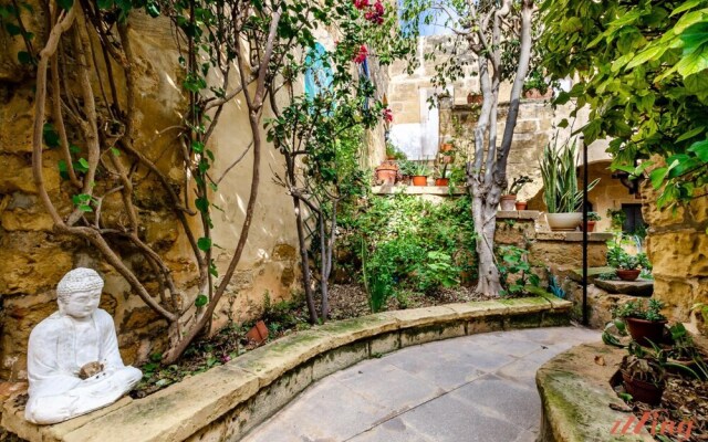 Studio w Courtyard in a Traditional Country Home