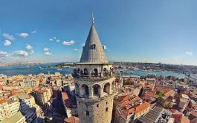 Taksi̇m Li̇fe House