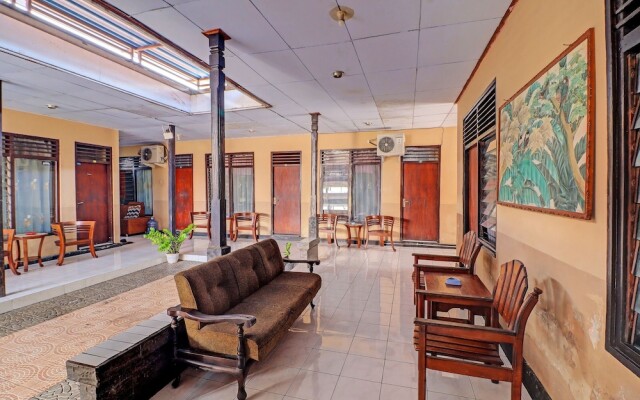 SPOT ON 92028 Hotel Surya Near Pelabuhan Gilimanuk