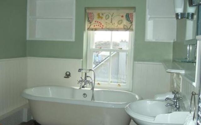 Hill House Clifden