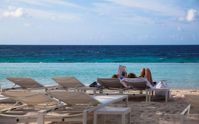 Papagayo Beach Resort