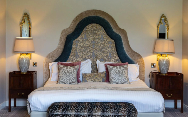Peak Edge Hotel