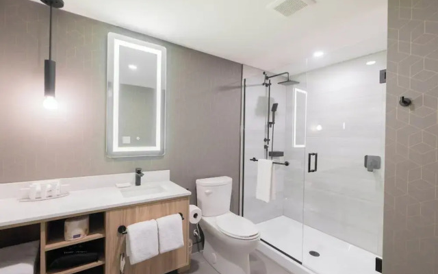 Sandman Signature Las Colinas Hotel & Suites