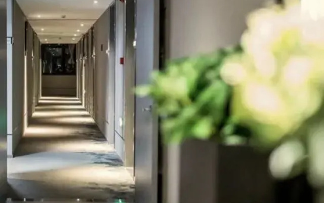 Home Inn Selected (Dalian Central Hospital, Chunliu Metro Station, Airport)