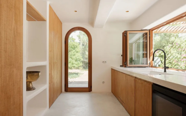 Elysian Villa by Cadenzalux