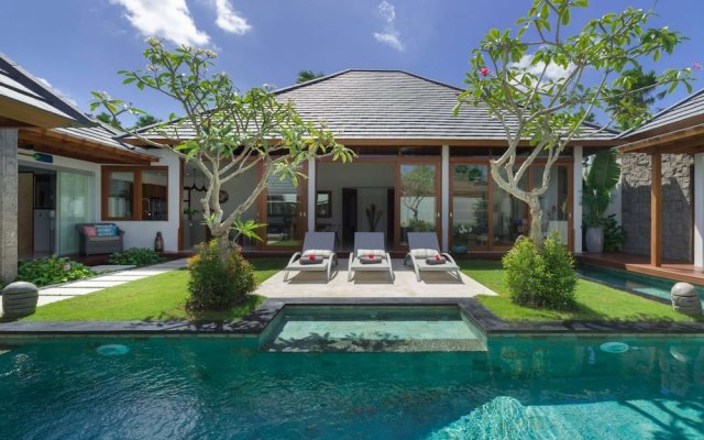Luxury 4 Bedroom Villa With Private Pool, Bali Villa 2043