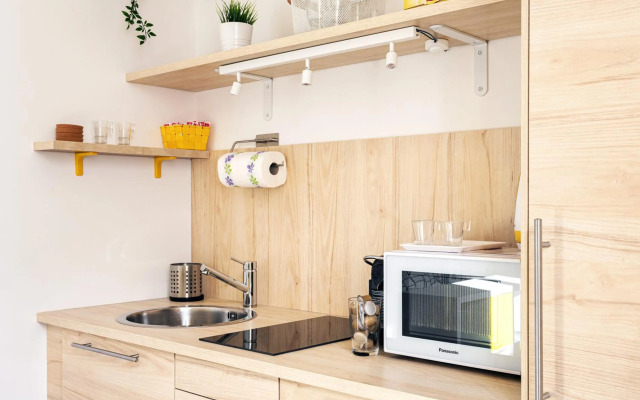 A Yellow Touch - Modern Studio in Isola Milano