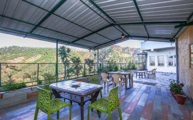 OYO 12186 Home Bright 3BHK Kasauli