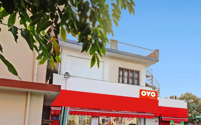 Oyo Flagship 805187 Hotel Vrv Homestay