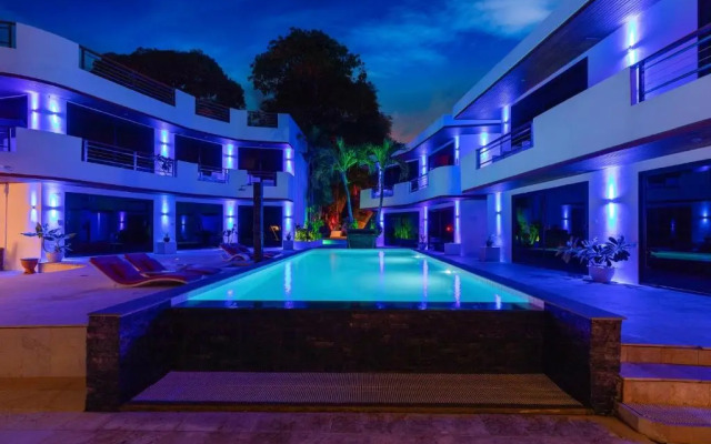 The Dinky Rock, Lounge Beach Club & Spa Hotel