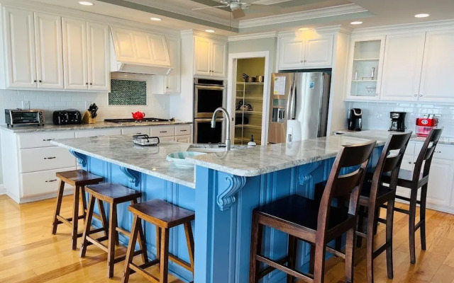 287 Obw 6 Bedroom Home by RedAwning