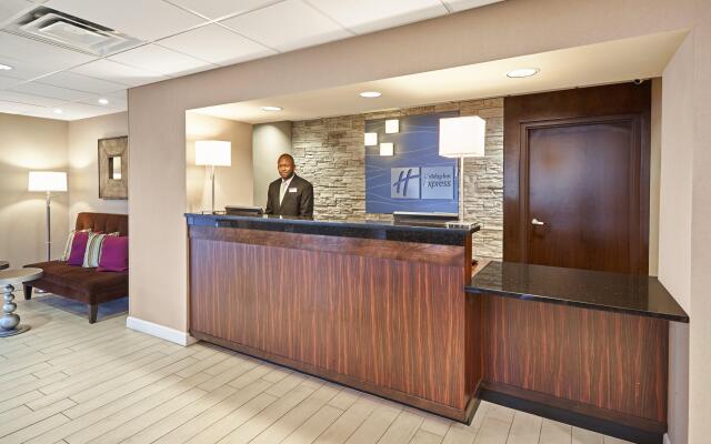 Holiday Inn Express Hampton - Coliseum Central, an IHG Hotel