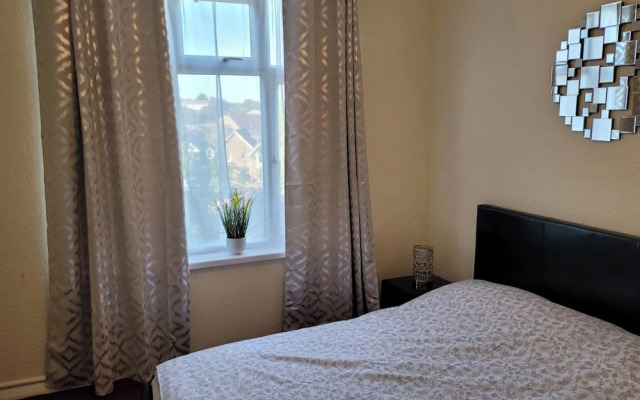 Bright & Homely Apartment