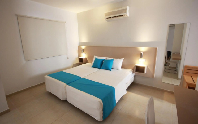 Sea Cleo Napa Hotel & Annex