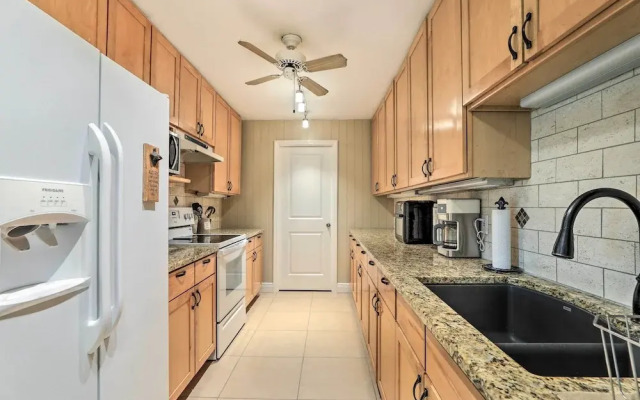 Bradenton Home w/ Beautiful Yard: 4 Mi to Downtown
