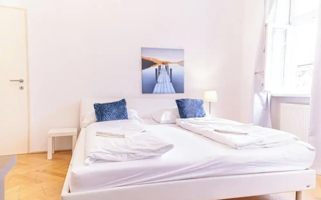 2BR Apt With King Beds Long Stay