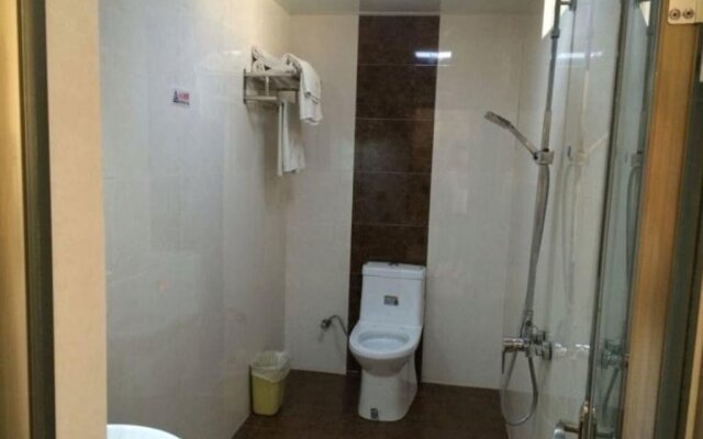 Qujing Ruixin Business Hotel