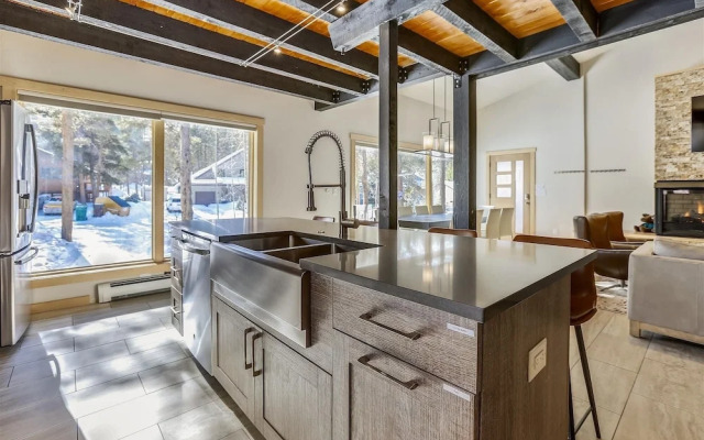 Red Feather 5 Bedroom Home by Redawning