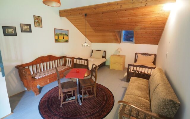 Apartments and Rooms Sara Latin