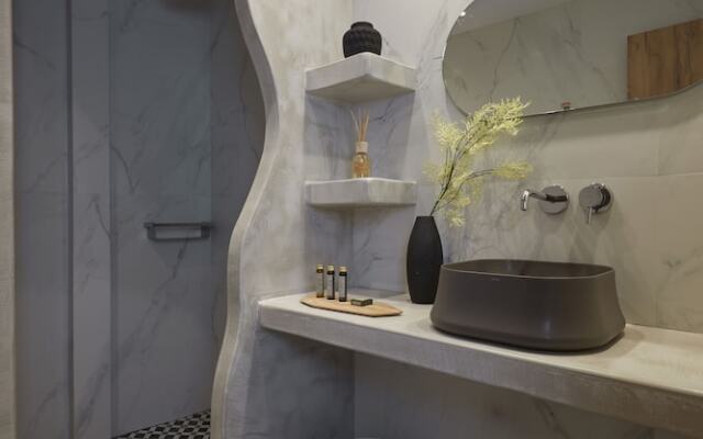 Mayu Suites